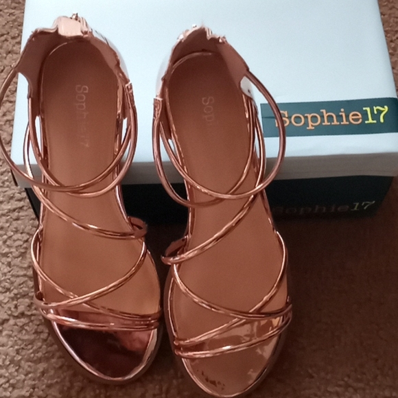 Shoes - Picture 2 of 6